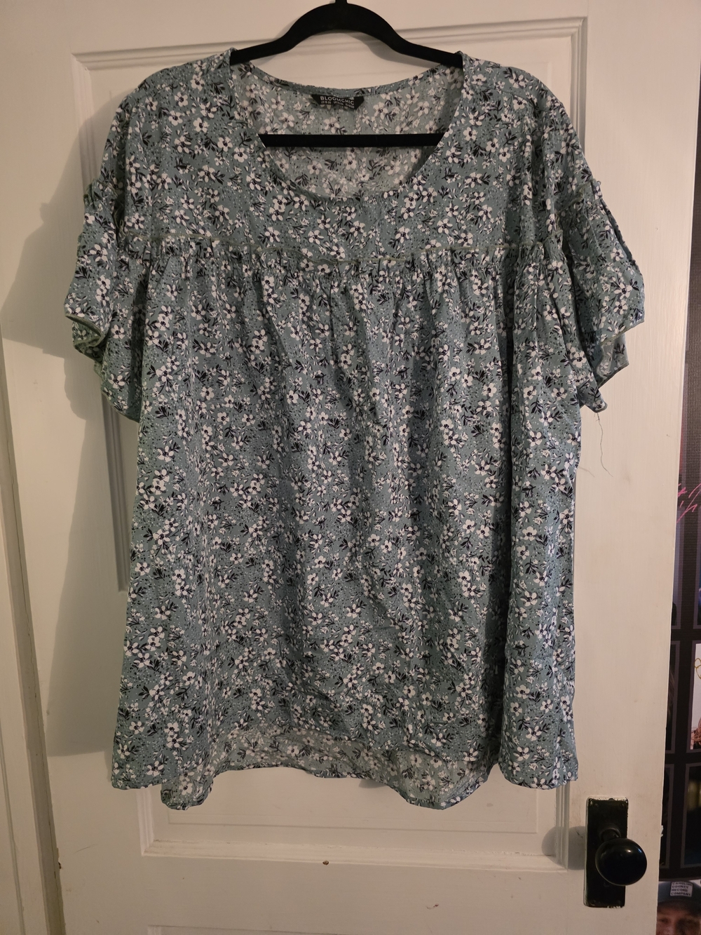BloomChic Sage Floral Scoop Neck Short Sleeve Tunic